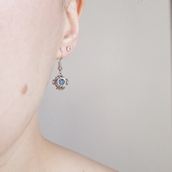Classic & elegant fairy icy blue quartz caged pearl silver ball earrings - Picture 3 of 8